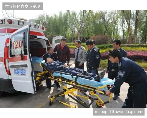 安检缓冲区阻断担架转运路径，医疗资源下沉与撤离通道出现严重错位